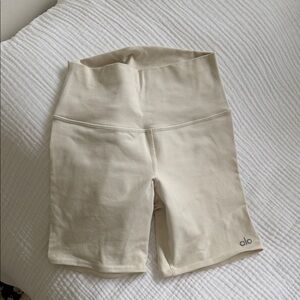 ALO Yoga Cream High-Rise Bike Shorts